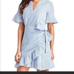 ✨Vineyard Vines Seersucker Wrap Dress💙🤍